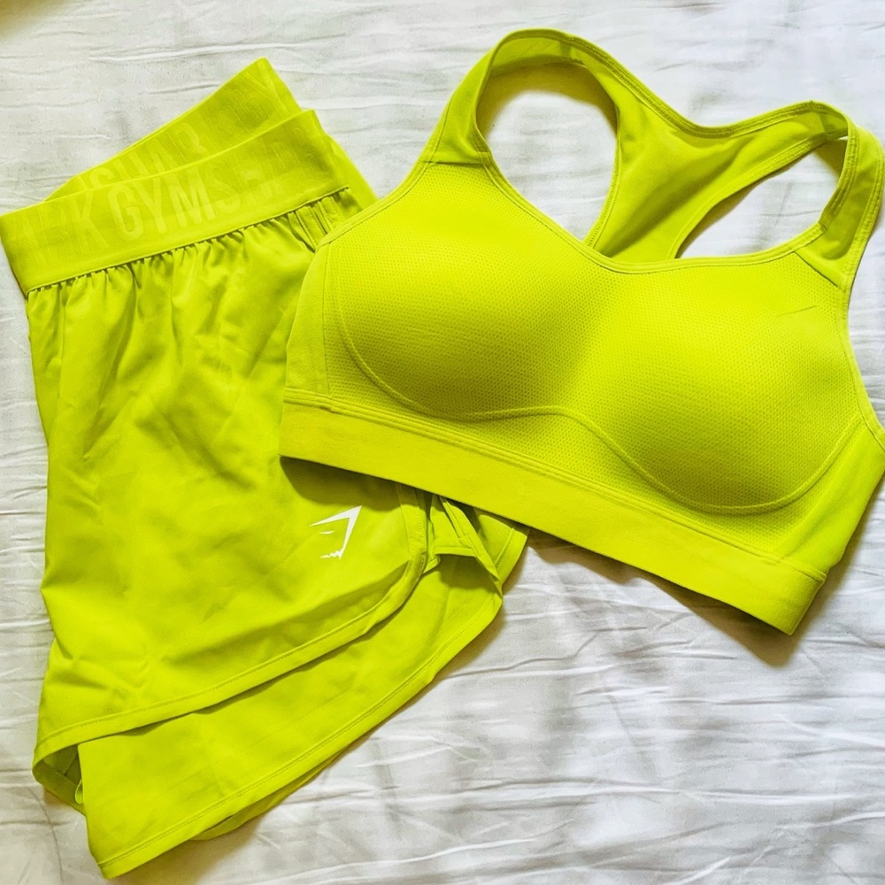 Gymshark Matching High Support Sports Bra & Loose Training Short Set